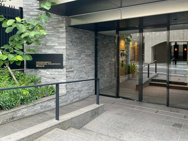 オープンレジデンシア神楽坂若宮町ヒルズ アプローチ