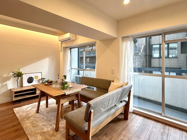 マンションニュー恵比寿_温かみのあるリビングダイニングキッチンの写真