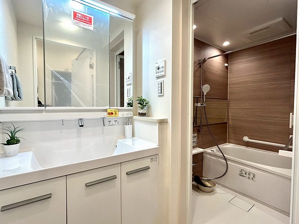 マンションニュー恵比寿_清潔感のあるパウダールームの写真