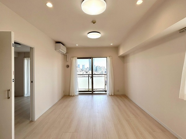 代々木公園パーク・ホームズ_明るいリビングダイニングの写真