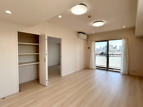 代々木公園パーク・ホームズ_シンプルなリビングダイニングの写真