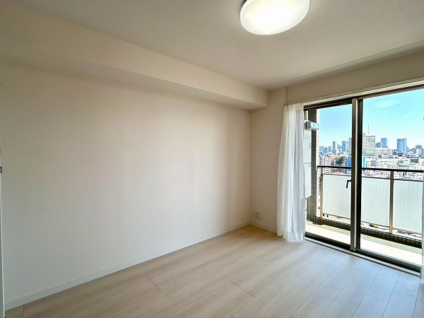 代々木公園パーク・ホームズ_約6帖の洋室の写真