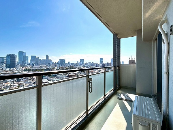 代々木公園パーク・ホームズ_明るいバルコニーの写真