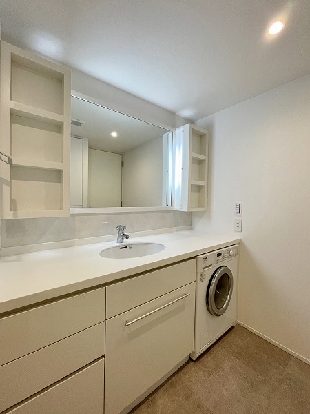 シエルトーレ三番町_清潔感のあるパウダールームの写真