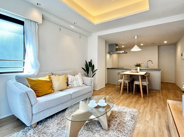 ロイヤルヴィーゼ学芸大学_お洒落なリビングダイニングキッチンの写真