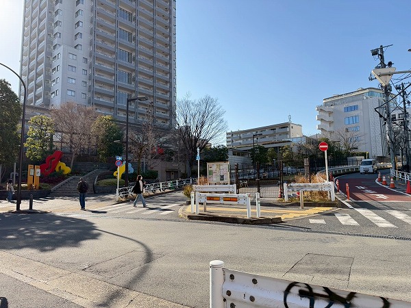 代官山アドレスザ・タワー前の十字路