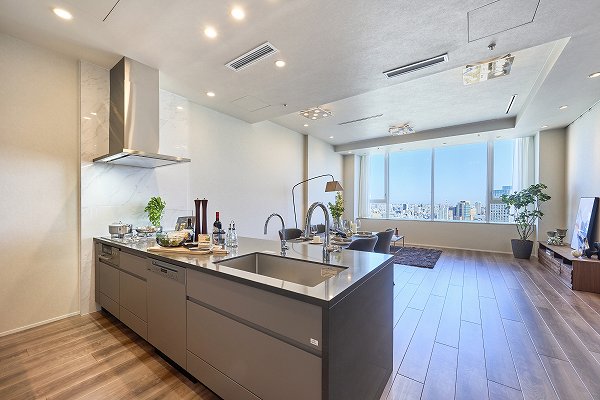 プラウドタワー千代田富士見_広々としたリビングダイニングキッチンの写真