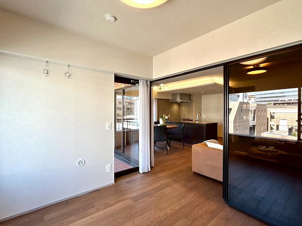 参宮橋ペアシティ_使いやすい約5.2帖の洋室の写真