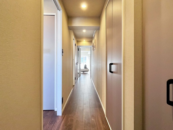 ニックハイム中目黒_リノベーション済みの廊下の写真
