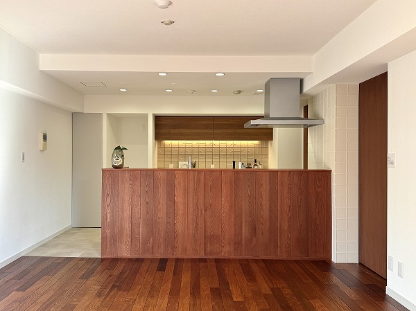 赤坂グランドハウス_オシャレな対面キッチンの写真