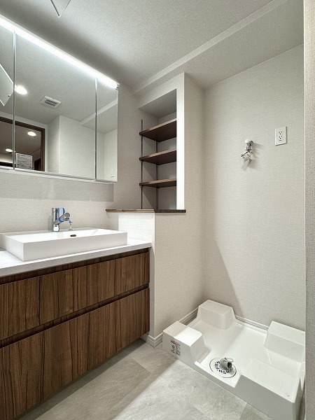 ライオンズプラザ池田山_洗面化粧台の写真