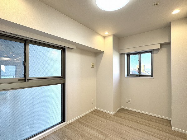 シーズクロノス蒲田_二面採光の洋室の写真