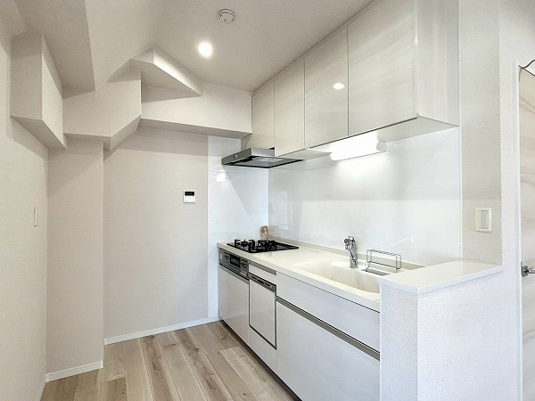 千歳台ヒミコセラン_白いキッチンの写真