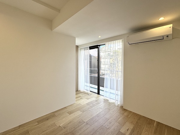 スカイプラザ赤坂_シンプルな洋室の写真