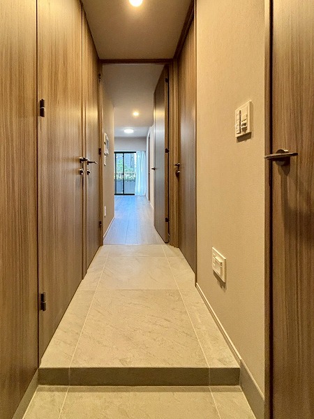 ディアナコート小石川播磨坂レジデンス_大理石調の玄関の写真