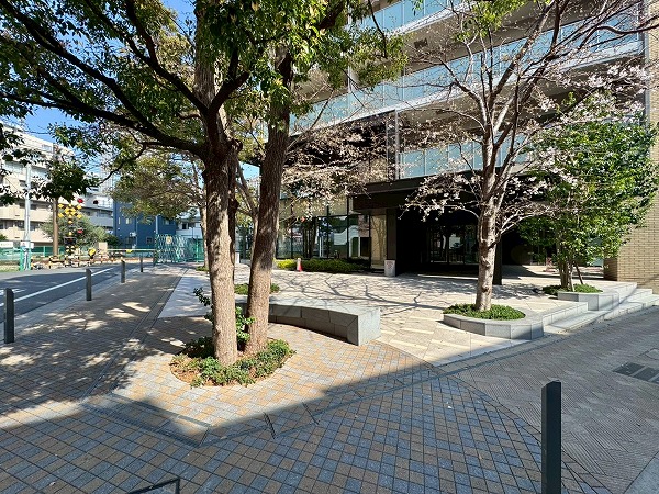 プラウドタワー東池袋_エントランス前の写真