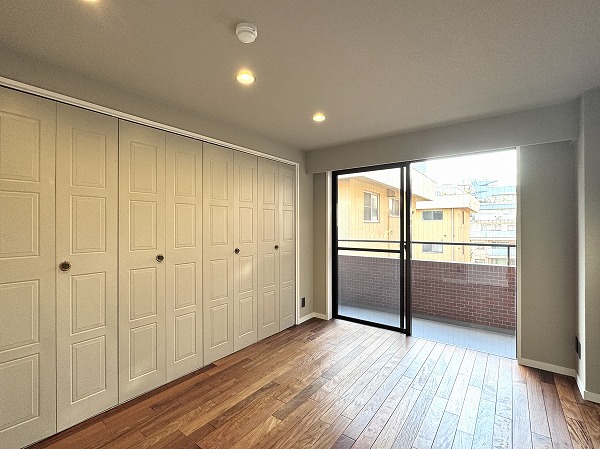 赤坂グランドハウス_収納豊富な洋室の写真