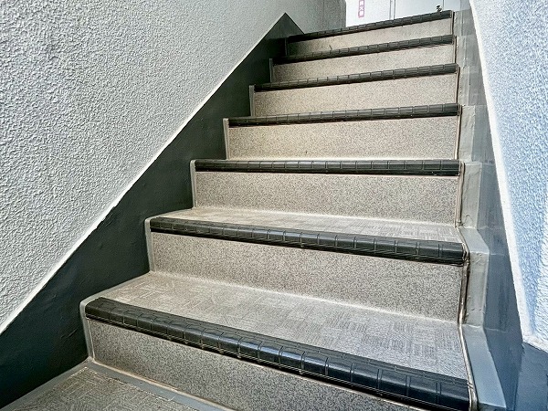 ダイアパレス三宿　外階段