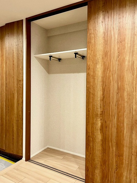 世田谷弦巻ハイム_廊下の収納の写真