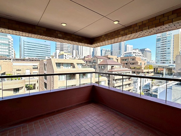 参宮橋ペアシティ_広々としたバルコニーの写真