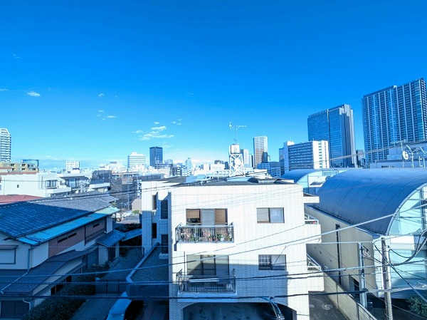 オープンレジデンシア神楽坂若宮町ヒルズ_バルコニーからの眺望の写真