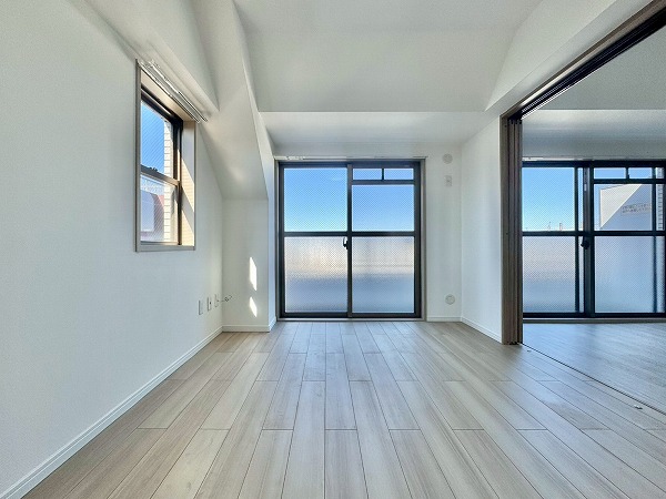 サンピア浮間舟渡_木目調の洋室の写真