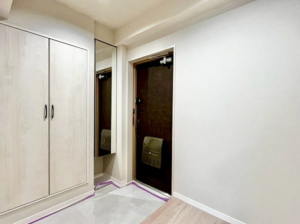 パレロワイヤル六番町_リノベーション済みの玄関の写真