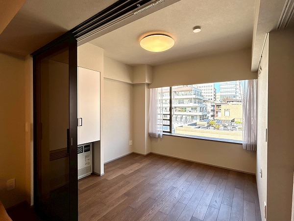 参宮橋ペアシティ_コンパクトな約5.2帖の洋室の写真