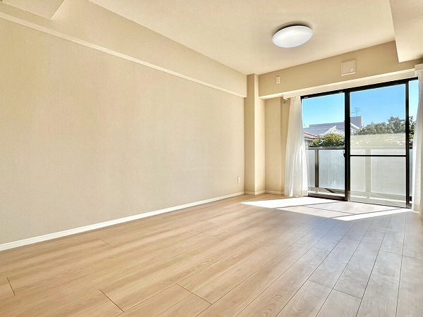 グランドステージ尾山台_明るく開放的なリビングダイニングキッチンの写真