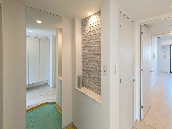 オープンレジデンシア神楽坂若宮町ヒルズ_広々とした玄関廊下の写真