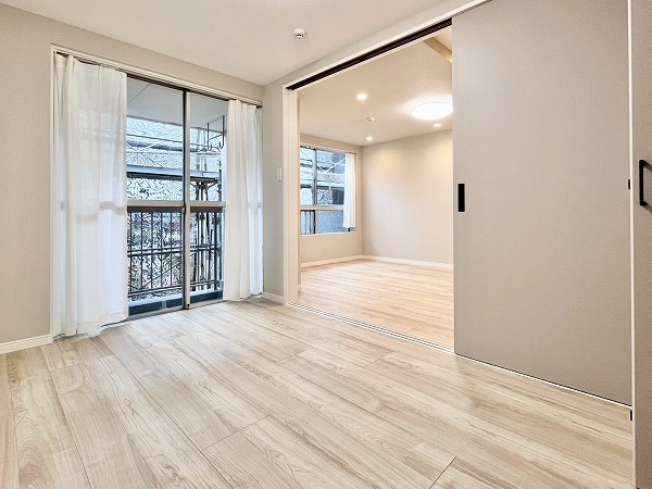 用賀コーポラス_南向きの洋室の写真2