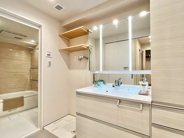 ライトコート四谷_明るいパウダールームの写真