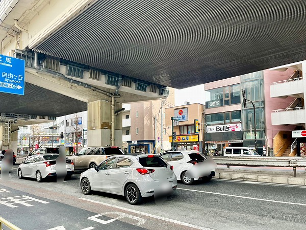駒沢大学駅前の様子