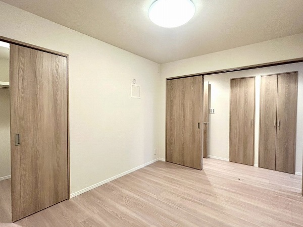 ジェイシティ千歳烏山_開放感のある約6帖の洋室の写真