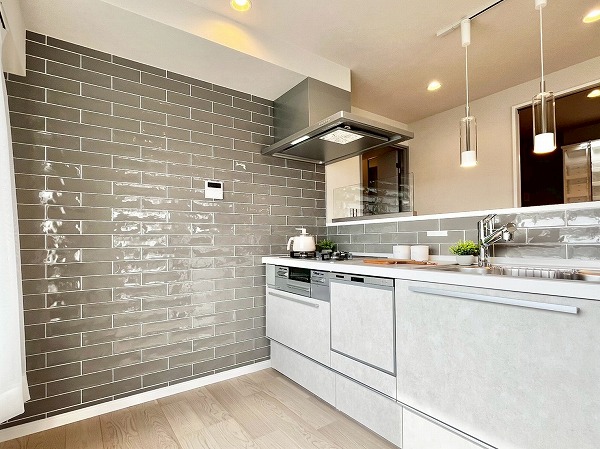 ライオンズマンション上馬_明るいキッチンの写真