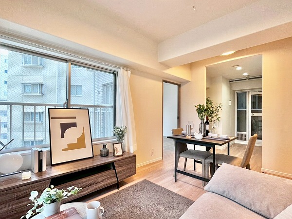 グローリア初穂御殿山_広々としたリビングダイニングキッチンの写真