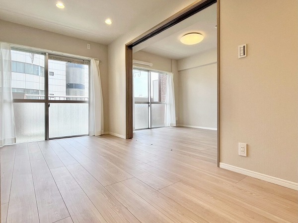 キャニオンマンション東山_開放感のあるリビングダイニングキッチンの写真