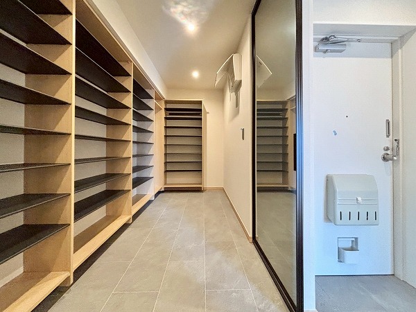 朝日九段マンション_シューズインクローゼット1の写真