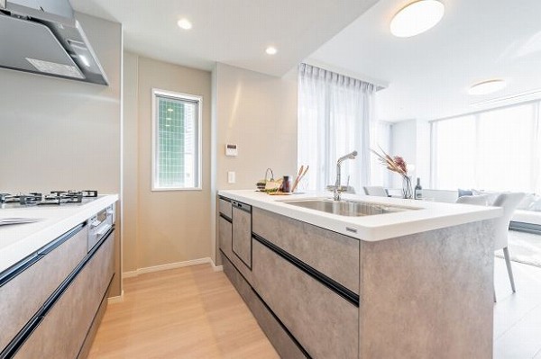 オリゾンマーレ_広いキッチンの写真