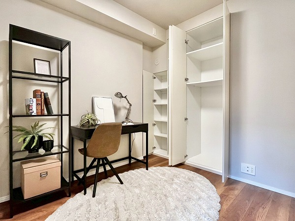 パークホームズ駒沢ザレジデンス_収納のあるベッドルームの写真