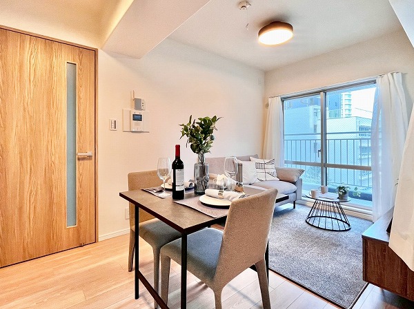 グローリア初穂御殿山_ゆとりあるリビングダイニングキッチンの写真