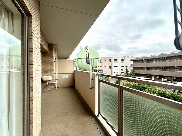 ジェイシティ千歳烏山_明るいバルコニーの写真