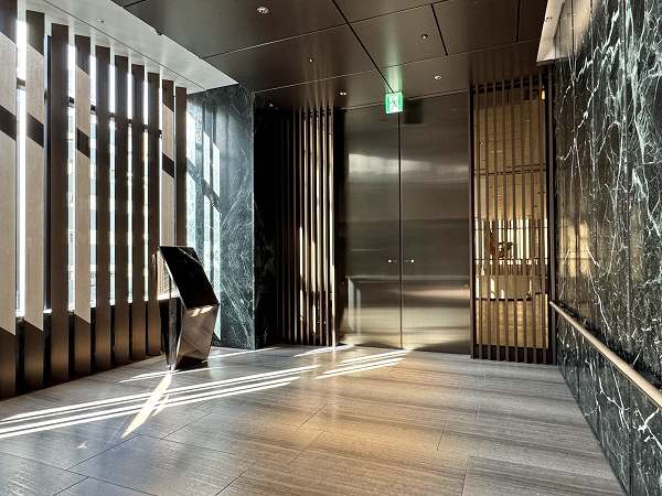 ワールドタワーレジデンス　エスカレーター