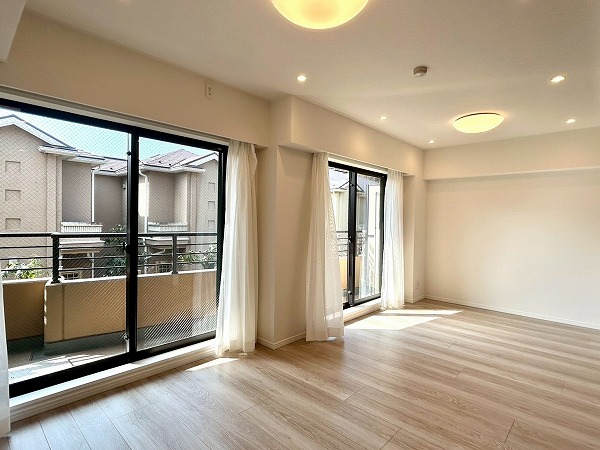 セザール杉並宮前_南向きのリビングダイニングキッチンの写真