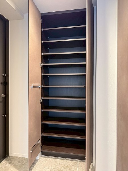 プラウド渋谷東_廊下収納の写真