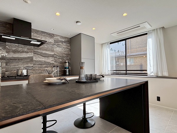 グランフォルム六番町_ダイニングテーブルの写真