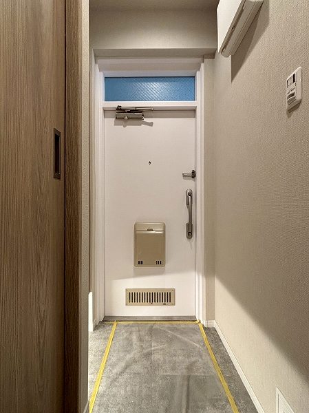 上北沢第2コーポラス_リノベーション済みの玄関の写真1