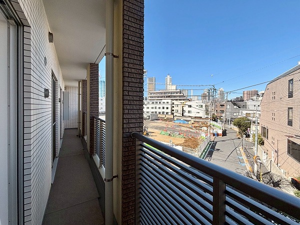 サンウッド文京開運坂上_北向きのバルコニーの写真