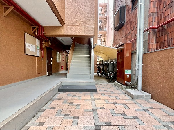 キャニオンマンション東山 エントランス