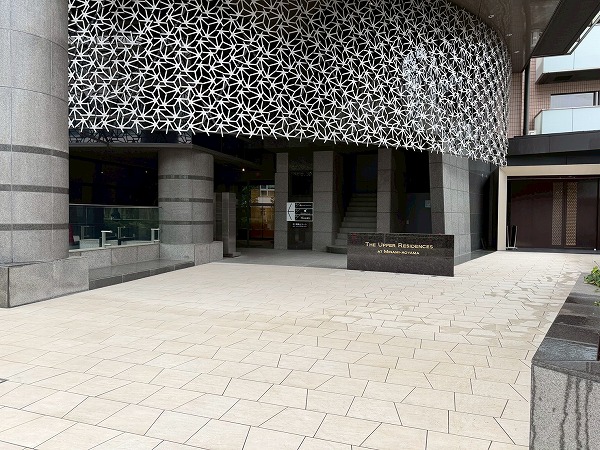 ザ・アッパーレジデンス南青山　アプローチ